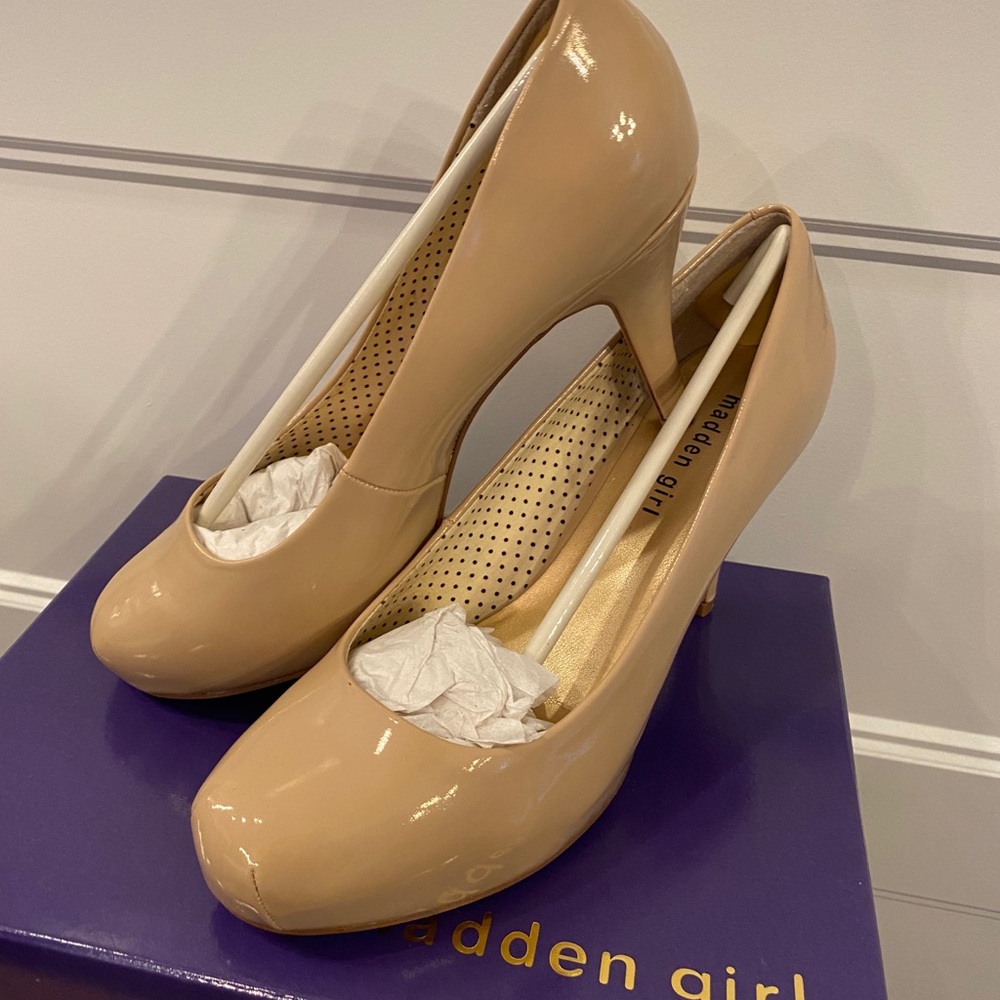 Nude, wide heels